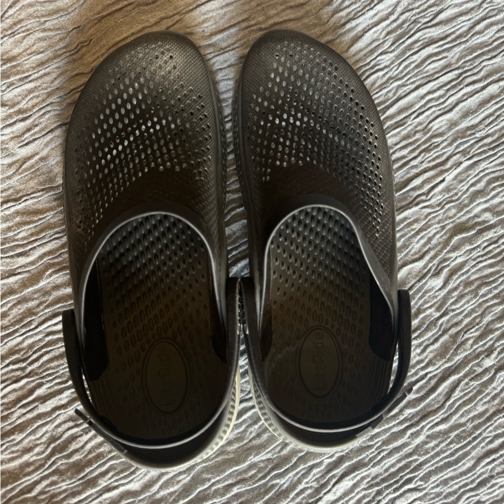 Black/Grey Men’s Literide Crocs Size 8